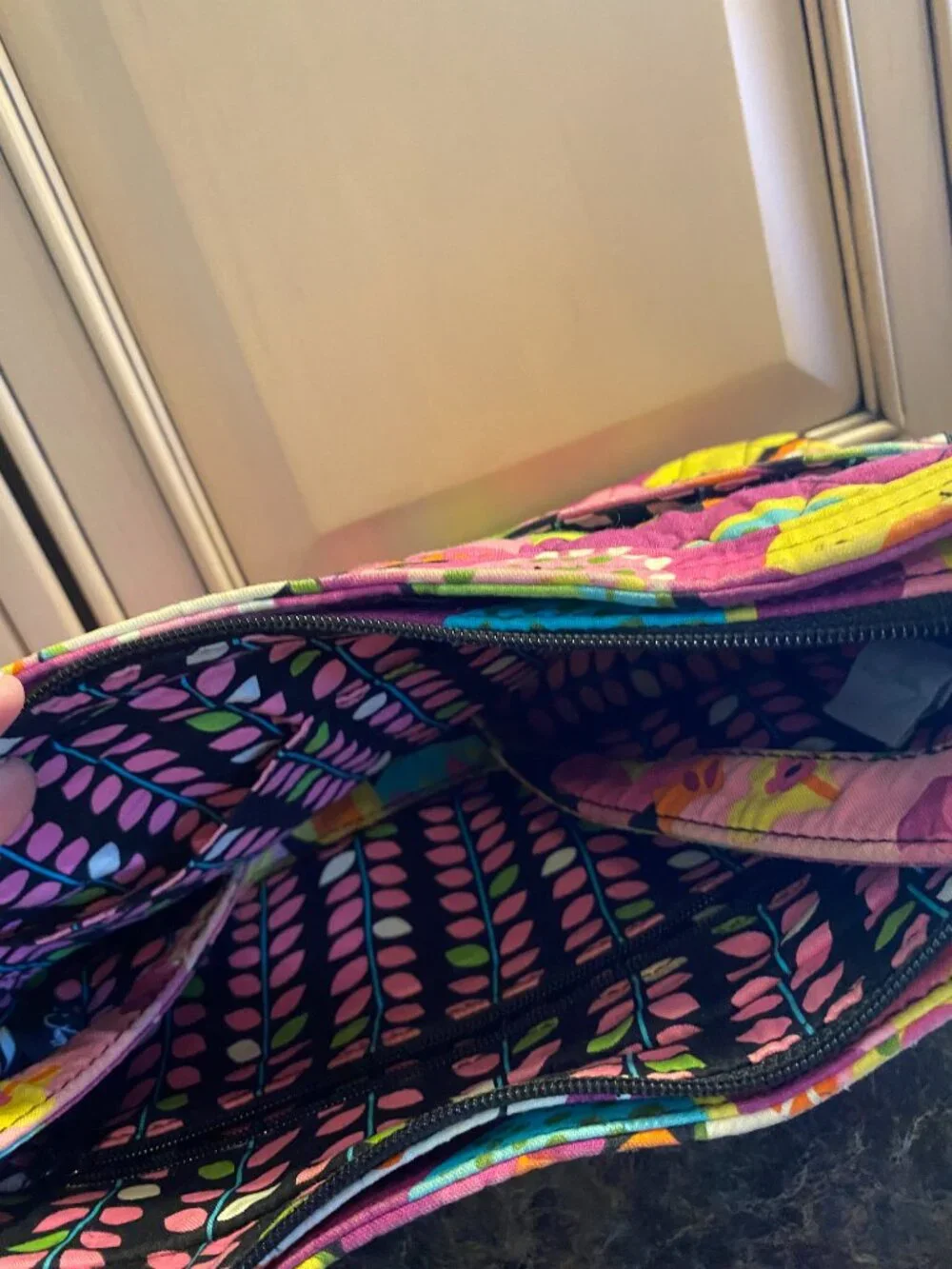 Vera Bradley Cassidy Purse/Handbag in the Va Va Bloom pattern.